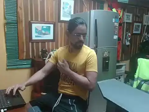 Snapshot of Dr_Pocholate84 chatting on 01-28-25, 05:54 Dr Pocholate84 online show from 01-28-25, 05:54