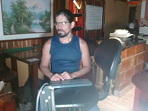 Snapshot of Dr_Pocholate84 chatting on 05-16-26, 01:02 Dr Pocholate84 online show from 05-16-26, 01:02