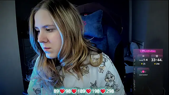 Olivia Munk online show from 11-28-25, 04:04