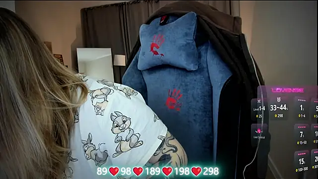 Olivia Munk online show from 12-16-25, 03:44