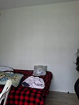 Kamdollie online show from 10-24-25, 07:27