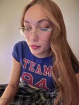 Snapshot of MichelleFerry_ chatting on 02-06-25, 03:06 MichelleFerry online show from 02-06-25, 03:06