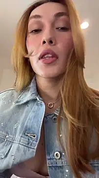 Snapshot of MichelleFerry_ chatting on 11-10-25, 02:10 MichelleFerry online show from 11-10-25, 02:10