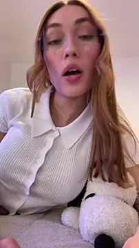 Snapshot of MichelleFerry_ chatting on 11-14-25, 03:16 MichelleFerry online show from 11-14-25, 03:16