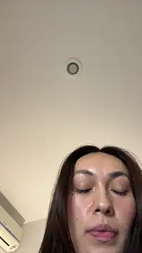 Snapshot of MichelleFerry_ chatting on 12-14-25, 04:29 MichelleFerry online show from 12-14-25, 04:29