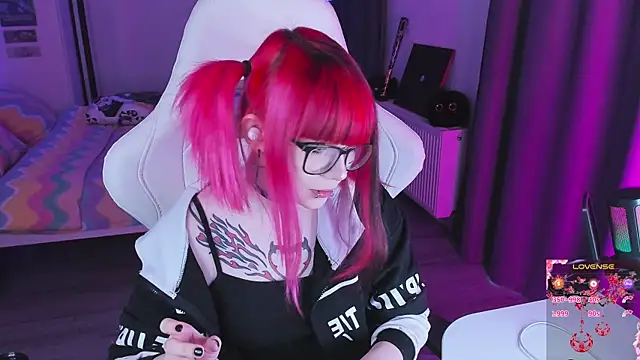 Snapshot of Yumi_Youkai chatting on 11-25-25, 10:48 Yumi Youkai online show from 11-25-25, 10:48