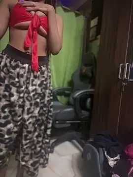 Snapshot of PARI_Hun chatting on 02-14-26, 10:23 PARI Hun online show from 02-14-26, 10:23