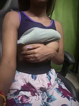 Snapshot of PARI_Hun chatting on 02-15-26, 04:36 PARI Hun online show from 02-15-26, 04:36