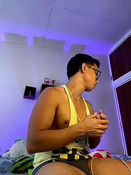 Snapshot of xTommy_Steigerx chatting on 09-14-25, 04:39 xTommy Steigerx online show from 09-14-25, 04:39