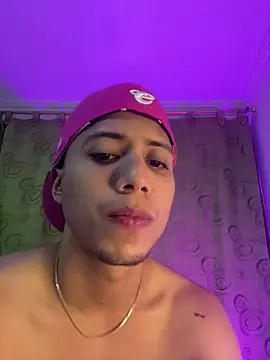Snapshot of xTommy_Steigerx chatting on 10-08-25, 04:43 xTommy Steigerx online show from 10-08-25, 04:43