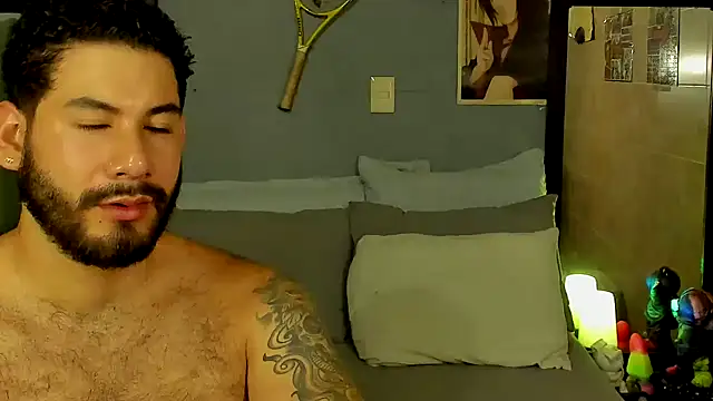 Snapshot of Prometeo-grizzly chatting on 01-24-25, 04:27 Prometeo-grizzly online show from 01-24-25, 04:27