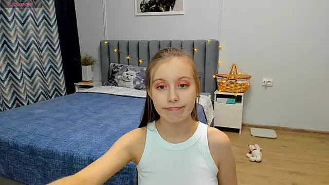 Snapshot of Peggy_Beauty chatting on 01-25-25, 06:01 Peggy Beauty online show from 01-25-25, 06:01