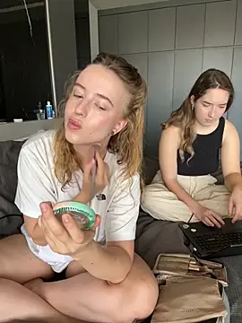 Nura n Sarah online show from 09-17-25, 03:08