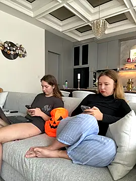 Nura n Sarah online show from 10-30-25, 02:35