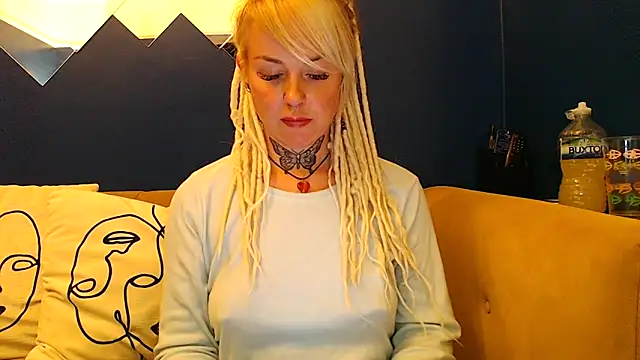 pixiedreadx online show from 10-13-25, 11:05