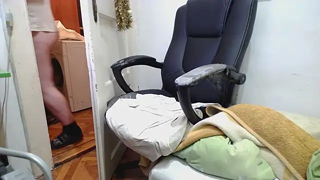 Snapshot of tipko123 chatting on 12-14-24, 06:20 tipko123 online show from 12-14-24, 06:20