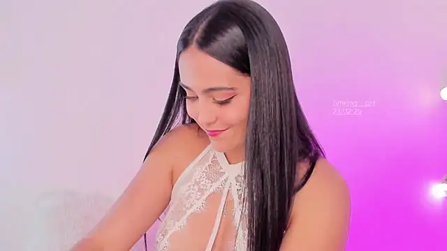 Snapshot of smiling__girl2 chatting on 02-22-25, 01:11 smiling girl2 online show from 02-22-25, 01:11