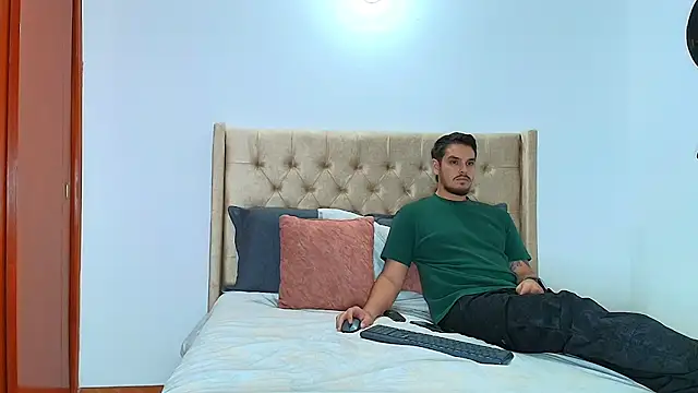 Snapshot of Rose_dom chatting on 01-22-25, 01:20 Rose dom online show from 01-22-25, 01:20