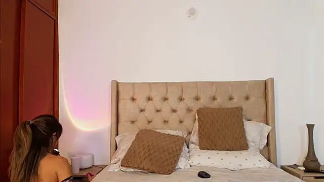 Snapshot of Rose_dom chatting on 09-29-25, 01:11 Rose dom online show from 09-29-25, 01:11