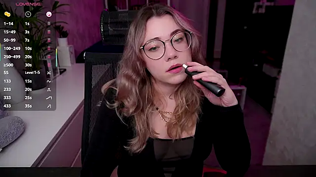 Snapshot of RemyCute chatting on 10-20-25, 07:03 RemyCute online show from 10-20-25, 07:03