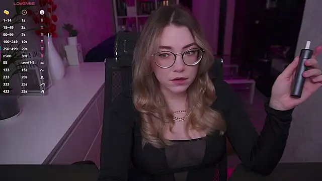 Snapshot of RemyCute chatting on 11-28-25, 04:20 RemyCute online show from 11-28-25, 04:20