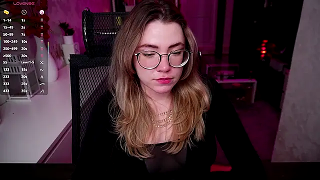 Snapshot of RemyCute chatting on 12-13-25, 07:53 RemyCute online show from 12-13-25, 07:53