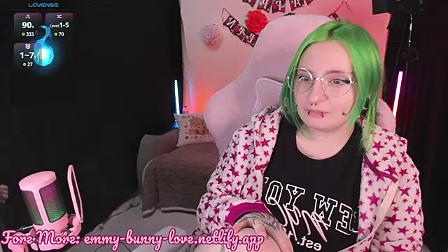 Snapshot of EmmyBunny chatting on 11-05-25, 03:12 EmmyBunny online show from 11-05-25, 03:12