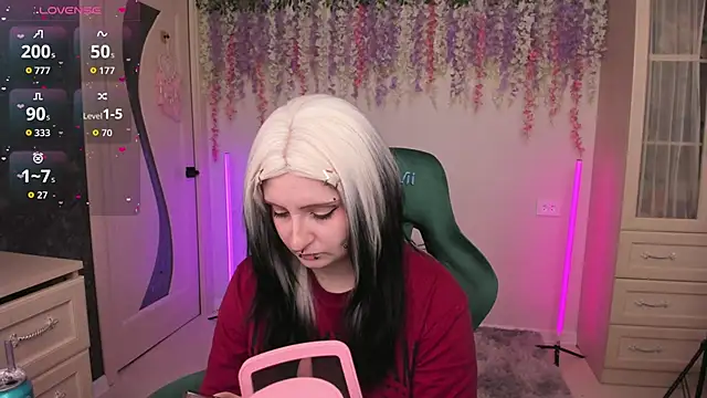 EmmyBunny online show from 04-21-26, 02:56