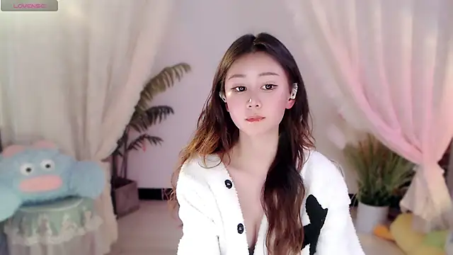 Snapshot of Aimee-520 chatting on 12-22-25, 06:32 Aimee-520 online show from 12-22-25, 06:32