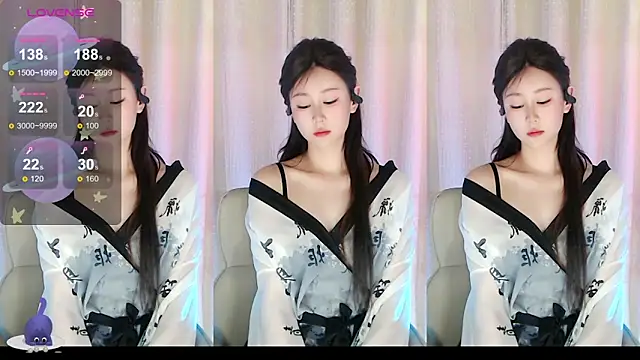 Snapshot of Aimee-520 chatting on 03-24-26, 01:43 Aimee-520 online show from 03-24-26, 01:43