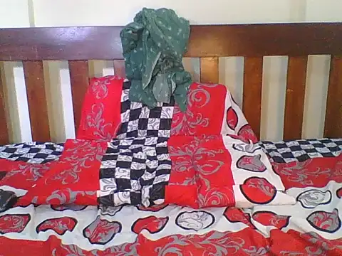 Snapshot of SilentQueen93 chatting on 09-10-25, 12:27 SilentQueen93 online show from 09-10-25, 12:27