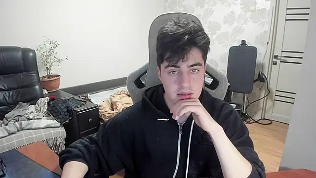 Snapshot of Knuckles17 chatting on 12-05-25, 01:58 Knuckles17 online show from 12-05-25, 01:58