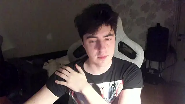 Snapshot of Knuckles17 chatting on 02-12-26, 01:28 Knuckles17 online show from 02-12-26, 01:28