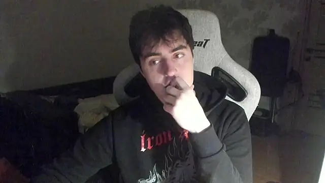 Snapshot of Knuckles17 chatting on 02-13-26, 01:45 Knuckles17 online show from 02-13-26, 01:45