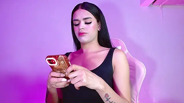 Snapshot of _girl_fernanda_ chatting on 03-08-25, 02:34 girl fernanda online show from 03-08-25, 02:34