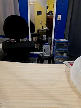 Snapshot of ElmaCannon chatting on 11-14-25, 08:29 ElmaCannon online show from 11-14-25, 08:29