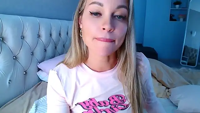 Snapshot of MissSiona chatting on 02-05-25, 07:29 MissSiona online show from 02-05-25, 07:29