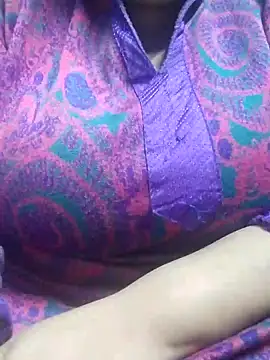 Snapshot of Seema_99 chatting on 01-04-25, 01:42 Seema 99 online show from 01-04-25, 01:42