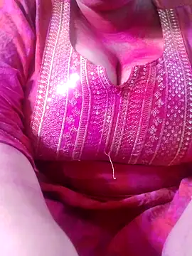 Snapshot of Seema_99 chatting on 03-14-25, 04:54 Seema 99 online show from 03-14-25, 04:54