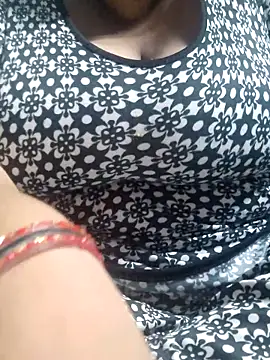 Snapshot of Seema_99 chatting on 10-03-25, 12:57 Seema 99 online show from 10-03-25, 12:57