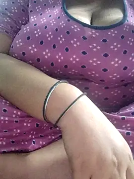 Snapshot of Seema_99 chatting on 11-03-25, 05:47 Seema 99 online show from 11-03-25, 05:47