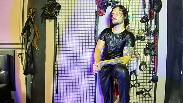 Snapshot of Twisted_Fantasy chatting on 12-24-24, 02:33 Twisted Fantasy online show from 12-24-24, 02:33