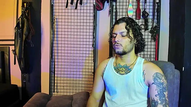 Snapshot of Twisted_Fantasy chatting on 12-29-24, 03:57 Twisted Fantasy online show from 12-29-24, 03:57