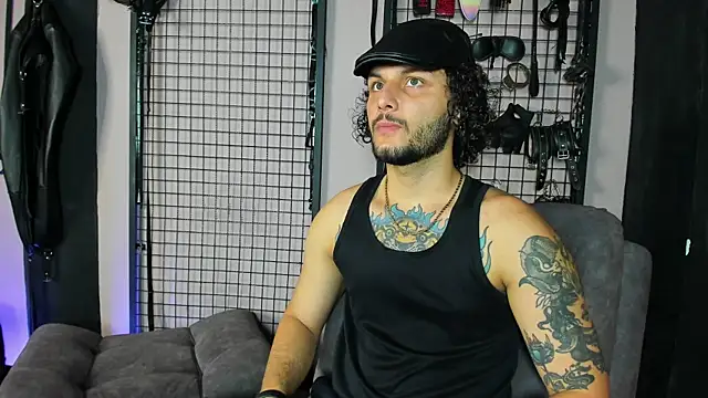 Snapshot of Twisted_Fantasy chatting on 01-10-25, 05:13 Twisted Fantasy online show from 01-10-25, 05:13