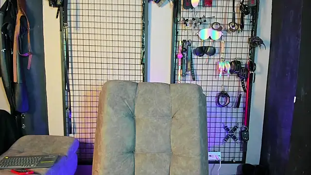 Snapshot of Twisted_Fantasy chatting on 01-25-25, 11:43 Twisted Fantasy online show from 01-25-25, 11:43