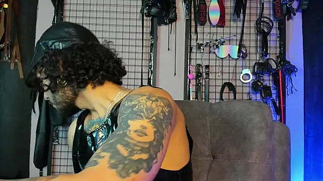 Snapshot of Twisted_Fantasy chatting on 02-07-25, 06:45 Twisted Fantasy online show from 02-07-25, 06:45