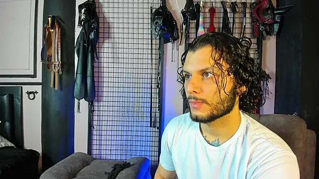 Snapshot of Twisted_Fantasy chatting on 02-12-25, 12:12 Twisted Fantasy online show from 02-12-25, 12:12