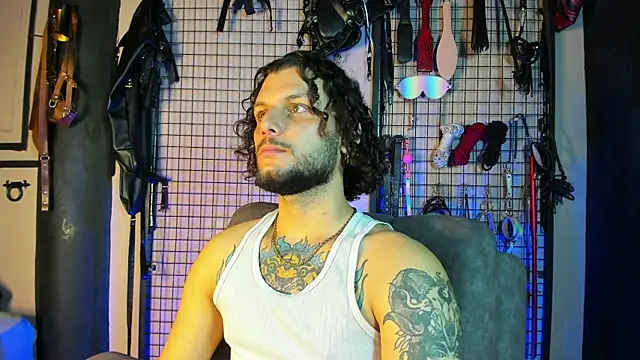 Snapshot of Twisted_Fantasy chatting on 03-12-25, 04:30 Twisted Fantasy online show from 03-12-25, 04:30