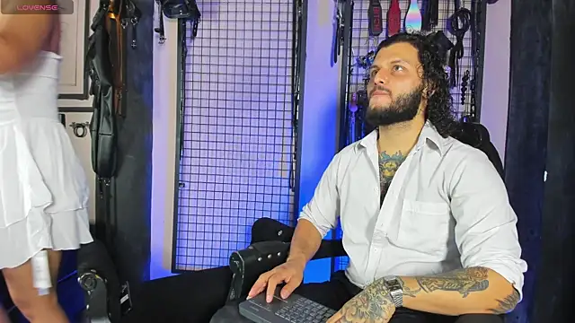 Snapshot of Twisted_Fantasy chatting on 09-18-25, 04:47 Twisted Fantasy online show from 09-18-25, 04:47