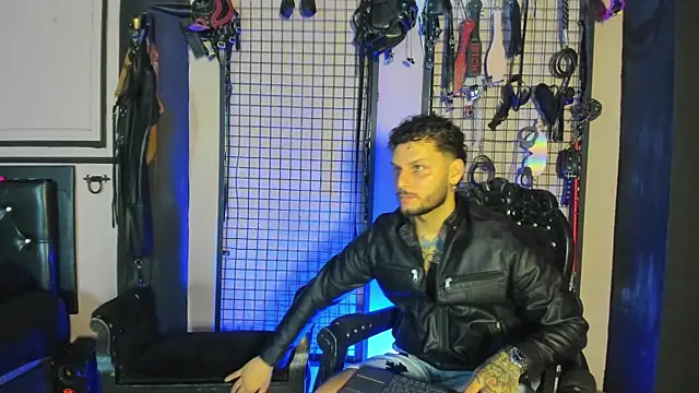 Snapshot of Twisted_Fantasy chatting on 11-19-25, 04:34 Twisted Fantasy online show from 11-19-25, 04:34